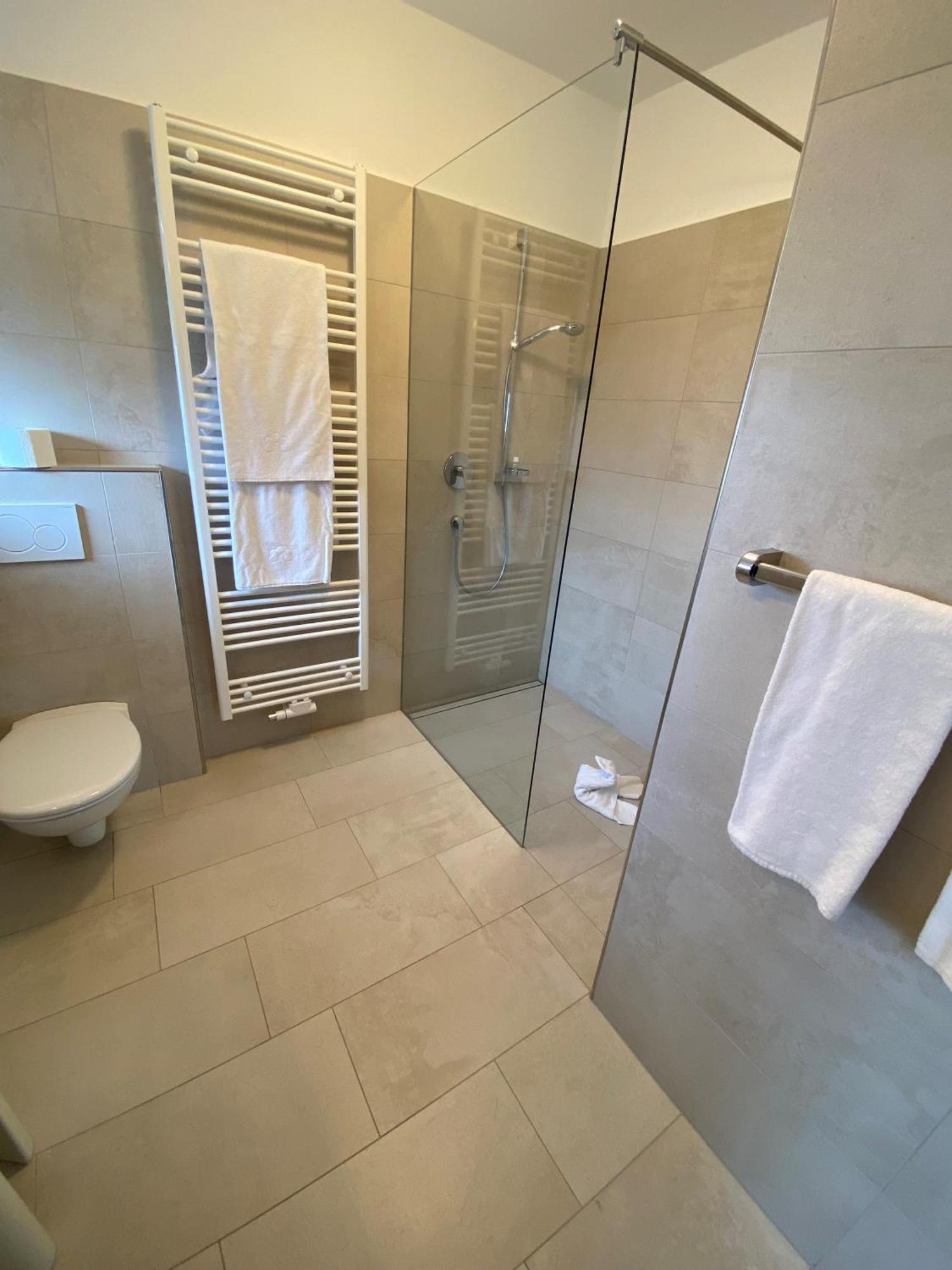 Linger Hotel 4*