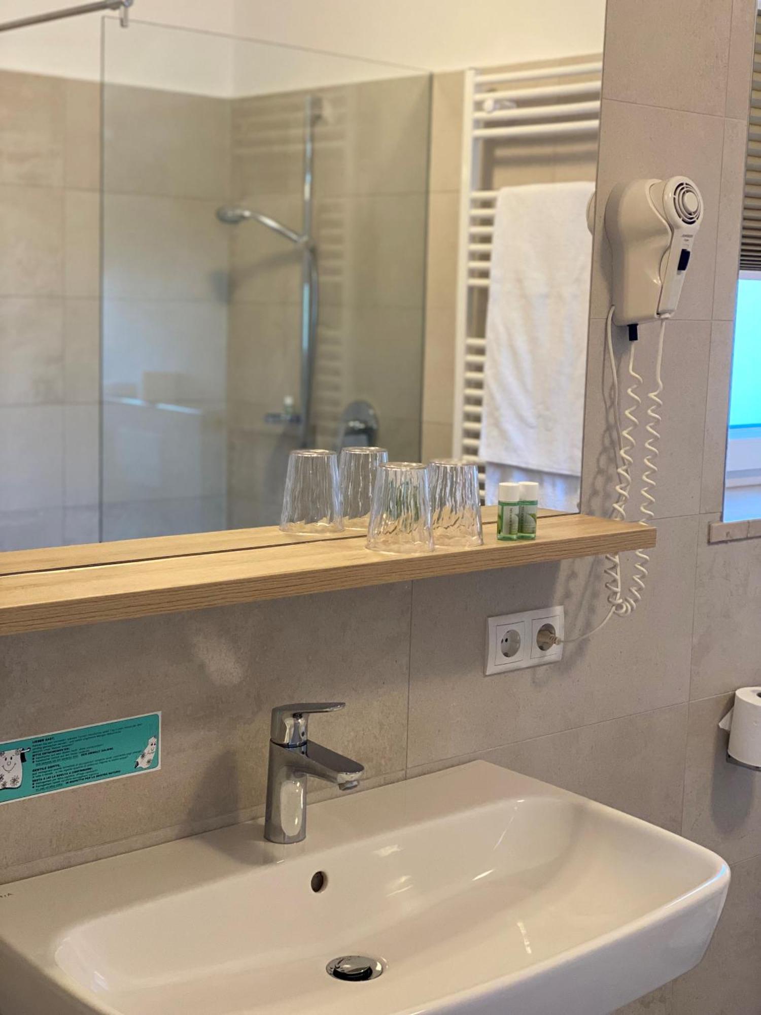 Linger Hotel