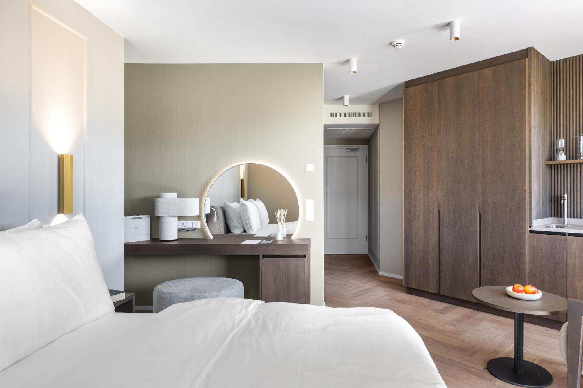 Linger Hotel