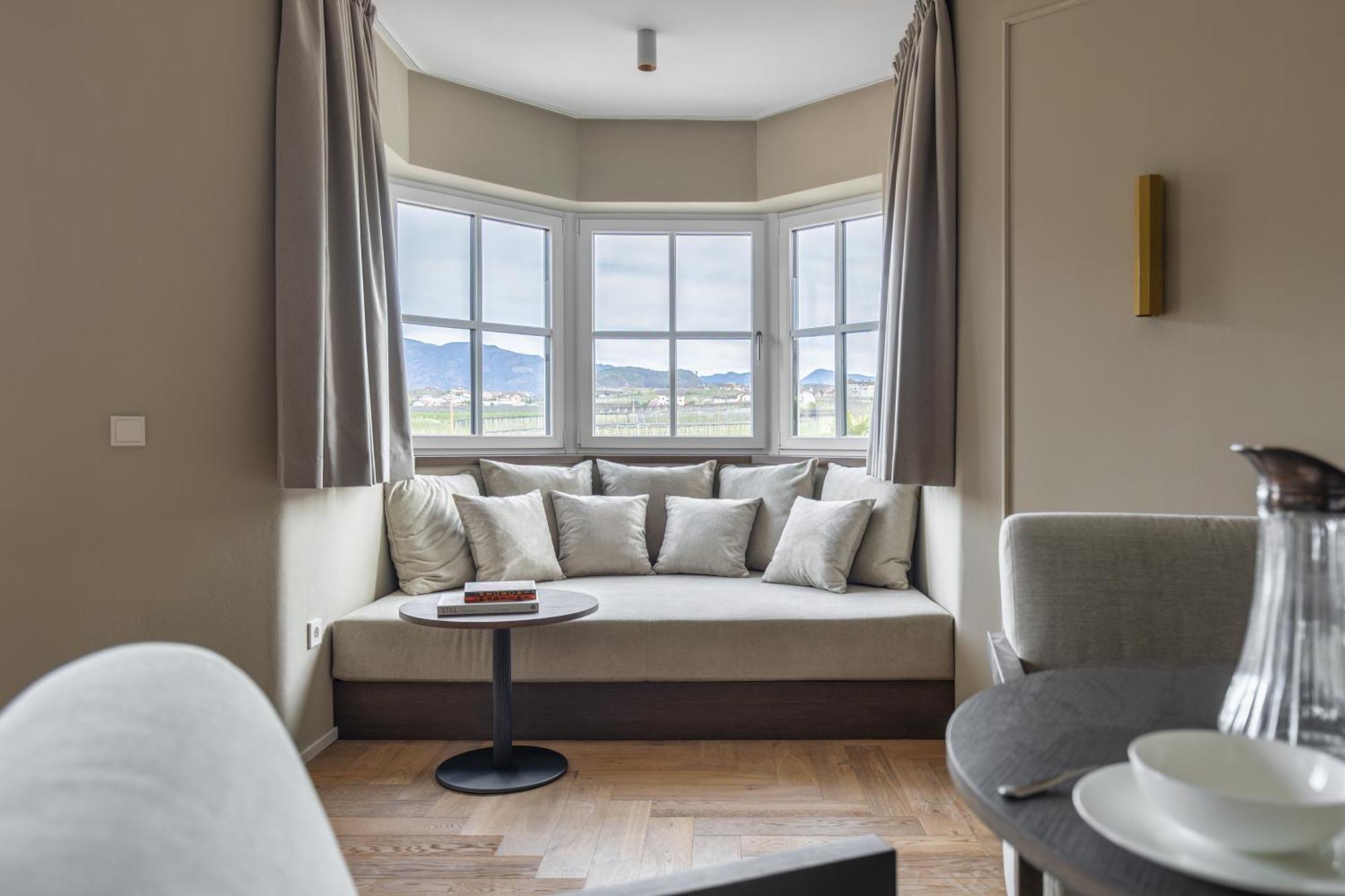 Linger Hotel 4*