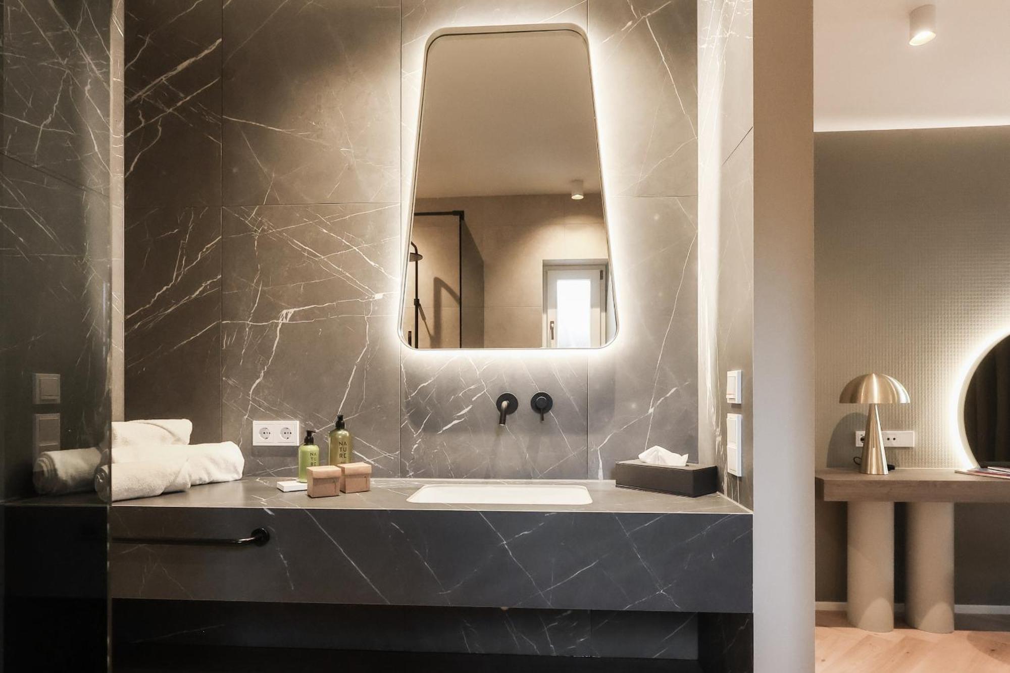 Linger Hotel
